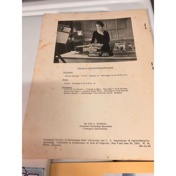 Assorted Vintage Holiday Christmas Cookbooks, Magazines, Fall, Holiday, Sweets - Picture 8 of 8